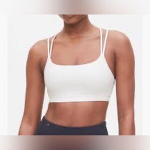 GapFit White Medium Impact Padded Strappy Sports Bra Size Medium